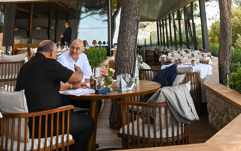 γεύμα-εργασίας-παρέθεσε-ο-νίκος-δένδι-561917236