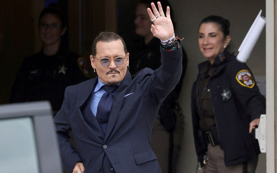 δίκη-τζόνι-ντεπ-άμπερ-χερντ-η-ετυμηγ-561888796