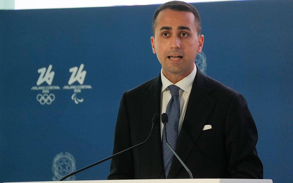 ιταλία-ο-λουίτζι-ντι-μάιο-εγκατέλειψε-561920491