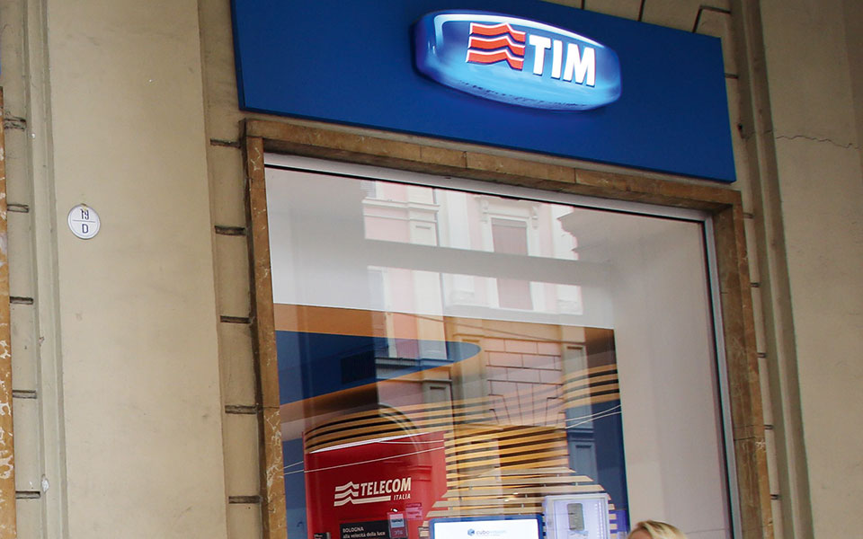 πουλάει-το-σταθερό-δίκτυο-η-telecom-italia-561887923