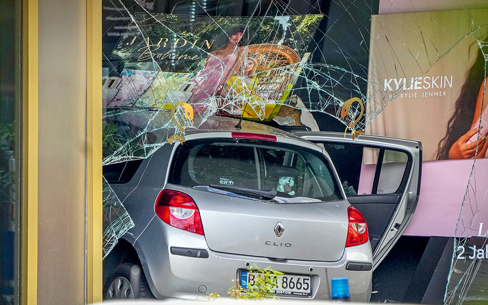 βερολίνο-εσκεμμένη-βουτιά-στο-πλήθος-561901933