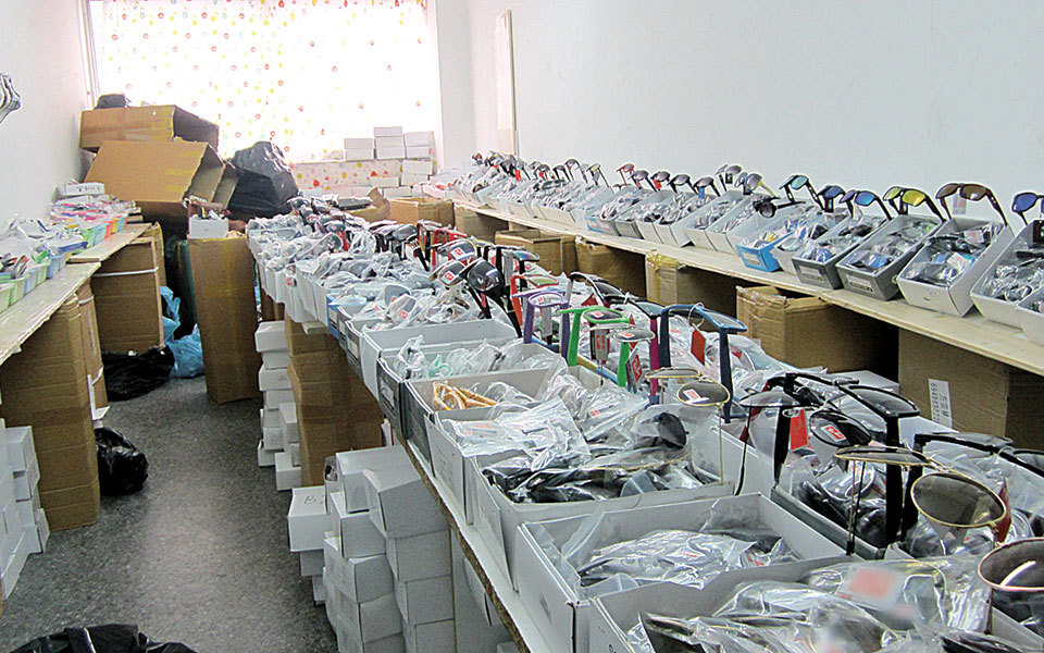 αγοράζουμε-εν-γνώσει-μας-απομιμήσεις-561916393