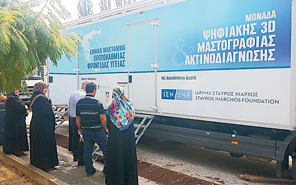 επίσκεψη-κινητών-ιατρικών-μονάδων-στ-561930538