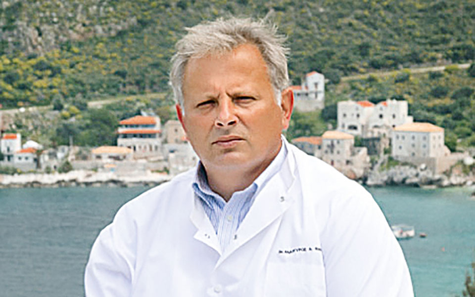 προσωπικός-γιατρός-να-αγκαλιάσουμε-561934225