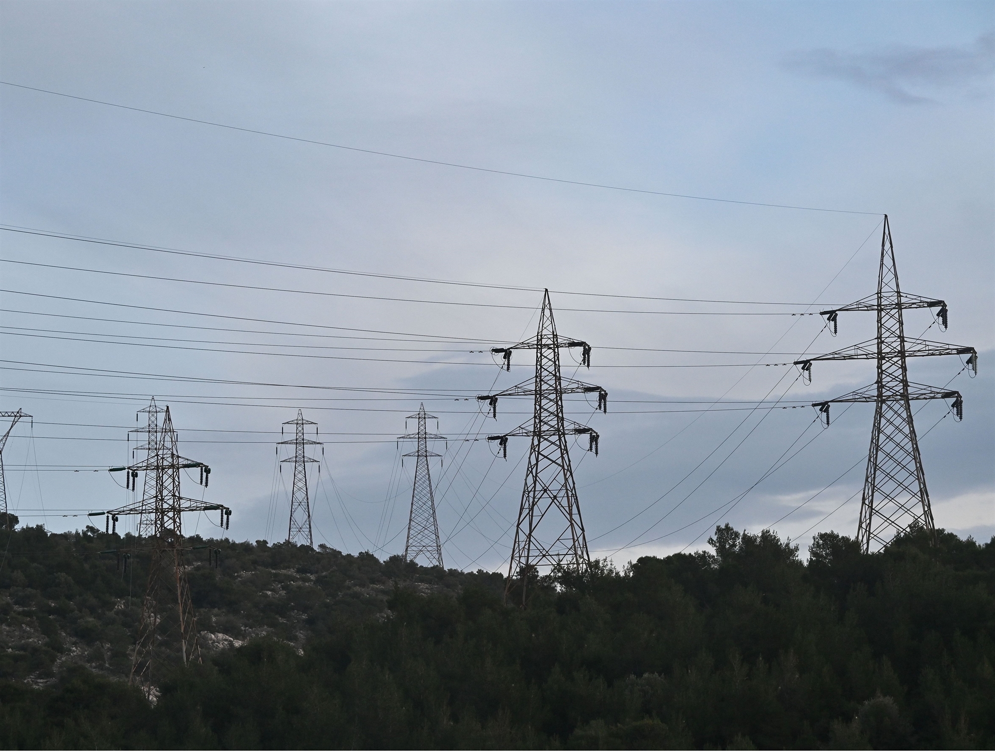 ντόμινο-χρεών-βραχυκυκλώνει-τη-λιανι-561915958