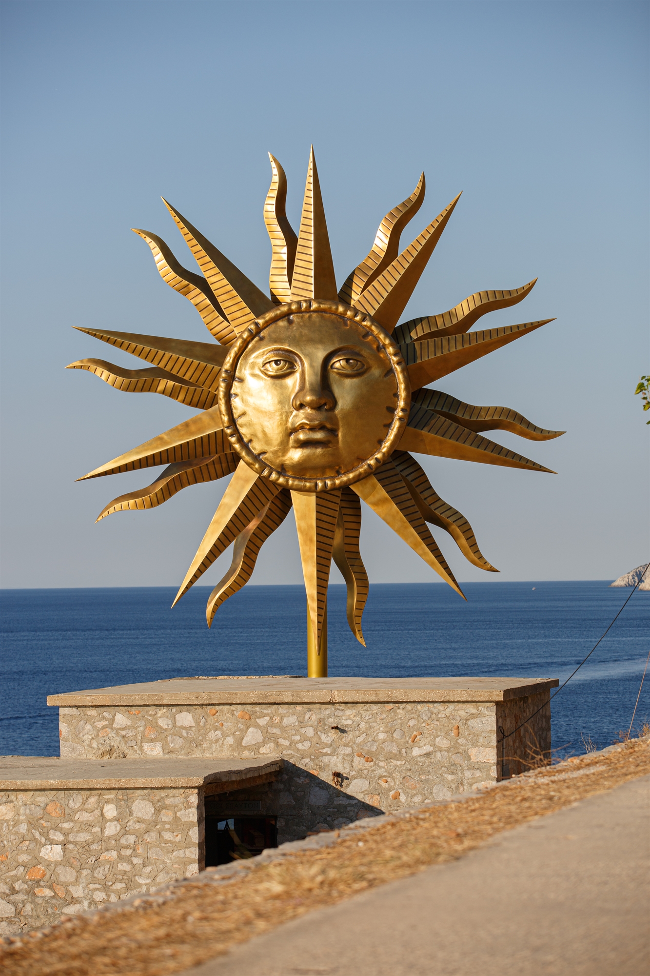 Το άγγιγμα του Απόλλωνα χρυσώνει την Υδρα-2