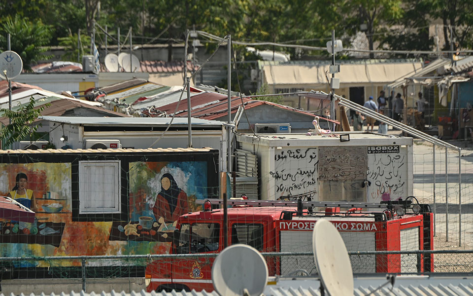 ελαιώνας-σε-ύφεση-η-φωτιά-στη-δομή-φιλο-561909889