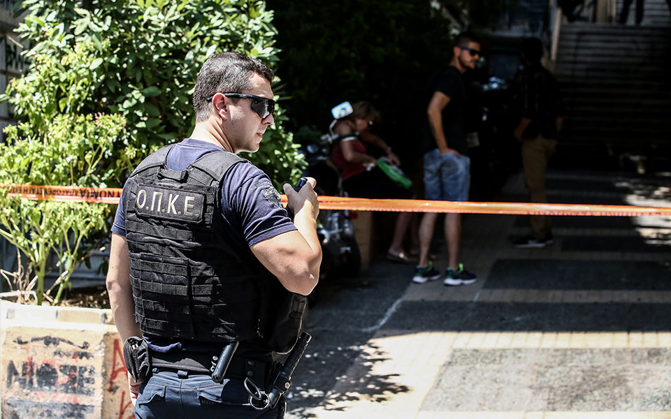 εξάρχεια-επίθεση-σε-υποκατάστημα-τρά-561898051