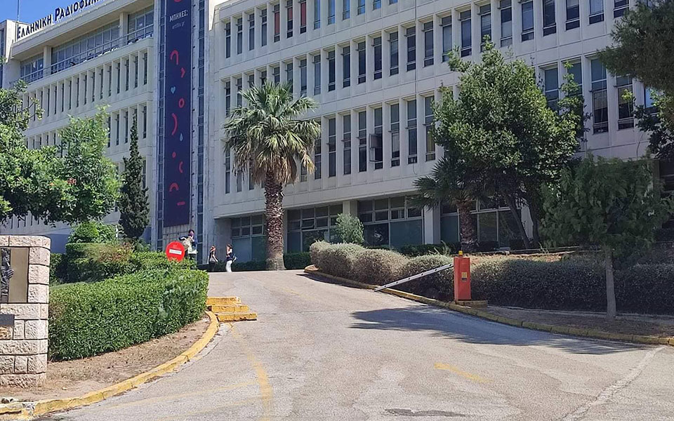 κτίριο-ερτ-στα-χέρια-των-αρχών-άνδρας-π-561892693