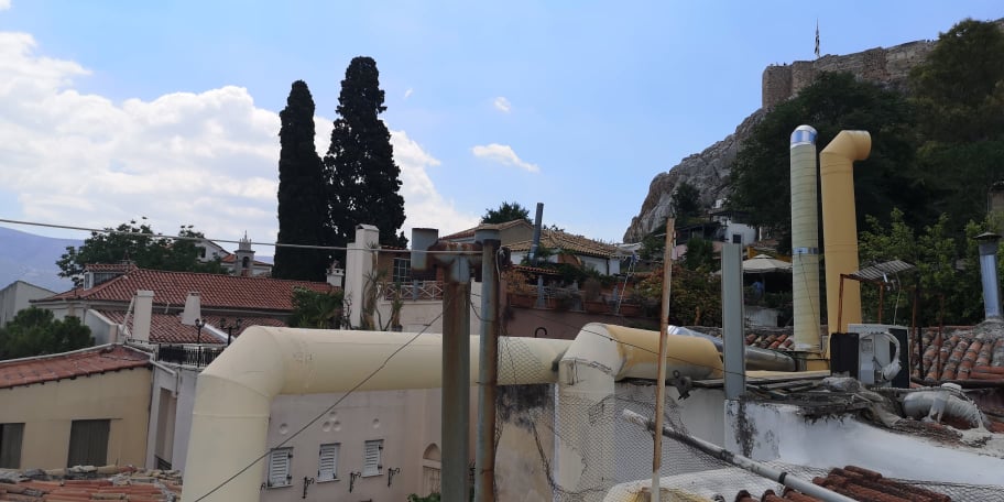 Στο έλεος της ανομίας η Πλάκα – Υπέροχη για τουρίστες, αφόρητη για κατοίκους-5