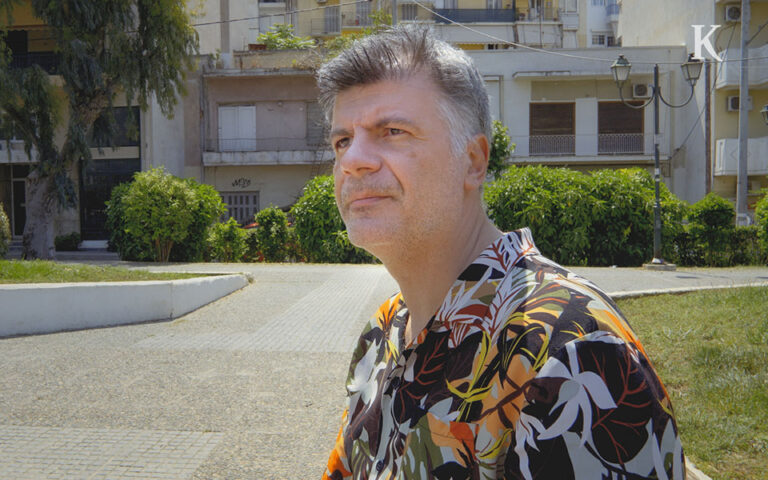 Μόνο ψέματα και μια βόλτα με τον Φοίβο Δεληβοριά