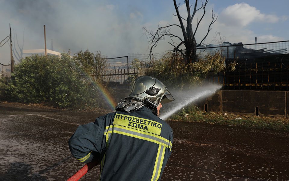 υπό-μερικό-έλεγχο-η-φωτιά-στον-ασπρόπυ-561908647