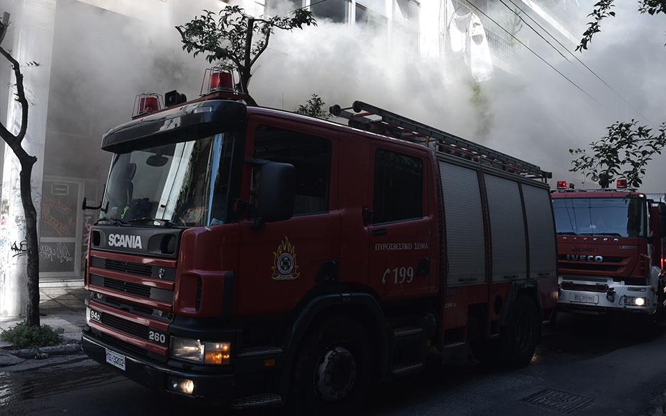 βοιωτία-πυρκαγιά-σε-αποθήκη-με-ζωοτρο-561900028