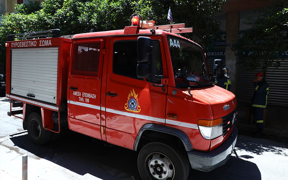 φωτιά-τώρα-στου-ρέντη-15-πυροσβέστες-στ-561891664