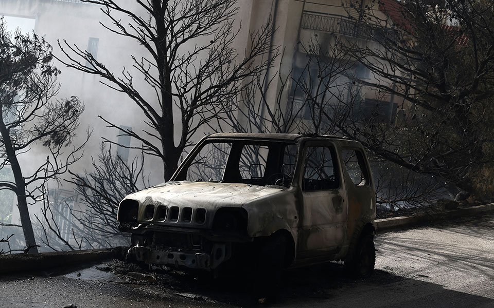 φωτιά-στη-βούλα-σε-εξέλιξη-η-καταμέτρη-561895762