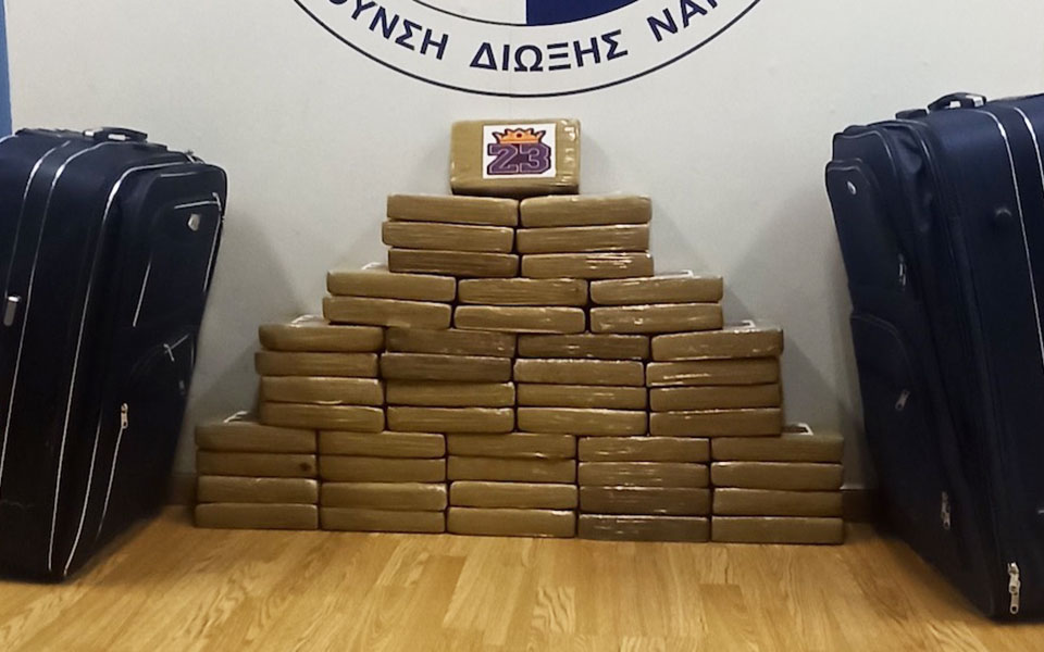 το-μεγάλο-φορτίο-κοκαΐνης-και-τα-ίχνη-τ-561887959