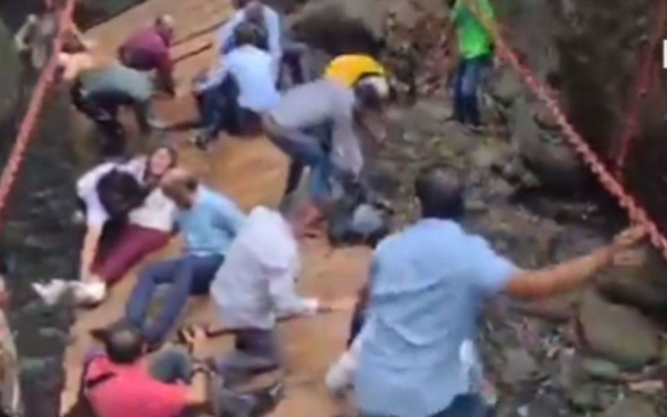 μεξικό-κατάρρευση-γέφυρας-κατά-τη-διά-561899947