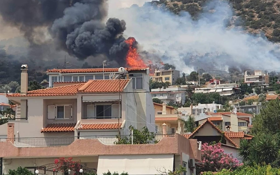 φωτιά-τώρα-στη-λούτσα-εικόνες-561896563