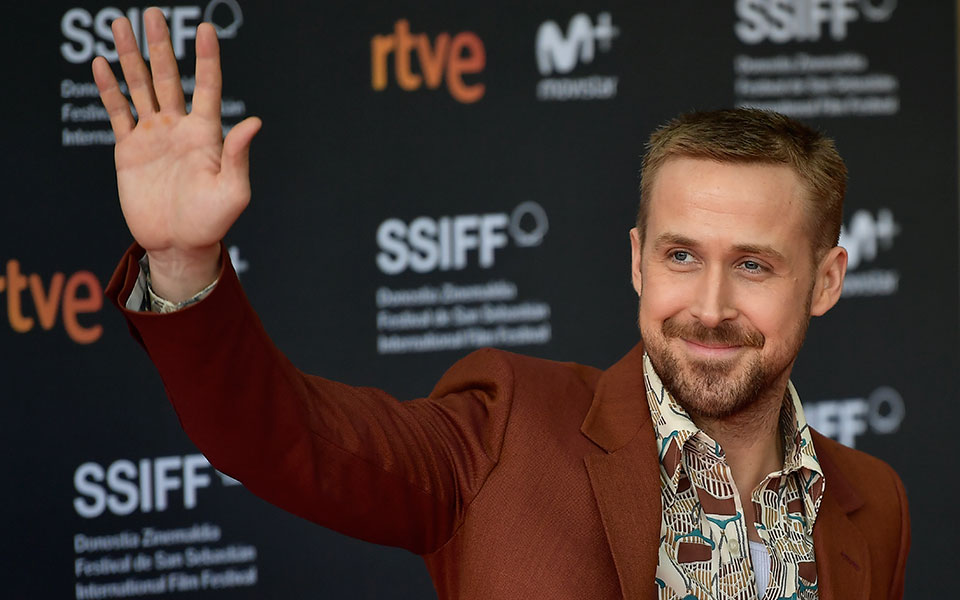 ryan-gosling-αγνώριστος-ως-ken-για-την-ταινία-βarbie-561911491