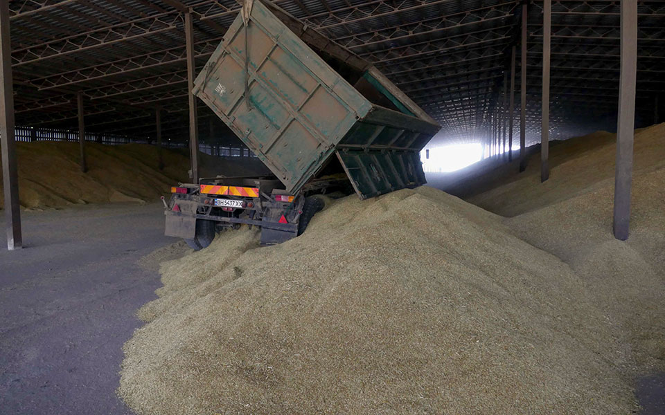 το-κρεμλίνο-αρνείται-ότι-έκλεψε-σιτηρ-561923995