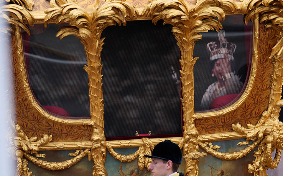 Πλατινένιο Ιωβηλαίο: Το ολόγραμμα της Ελισάβετ μέσα στην χρυσή άμαξα των 260 ετών-3