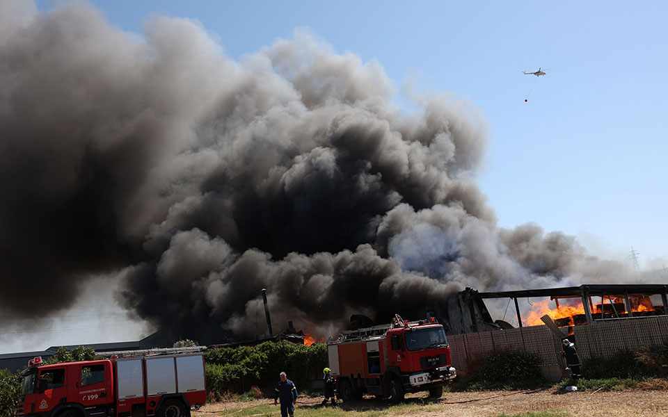 ηράκλειο-μεγάλη-πυρκαγιά-σε-εργοστάσ-561920272