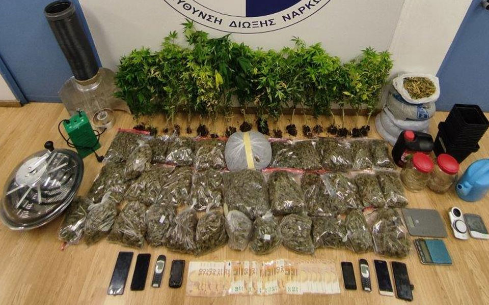 αθήνα-χειροπέδες-σε-39χρονο-για-καλλιέρ-561887989