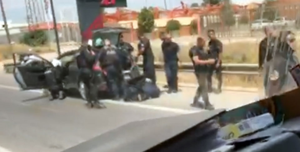 Επεισοδιακή καταδίωξη στον Ασπρόπυργο με δύο συλλήψεις (φωτογραφίες)-1