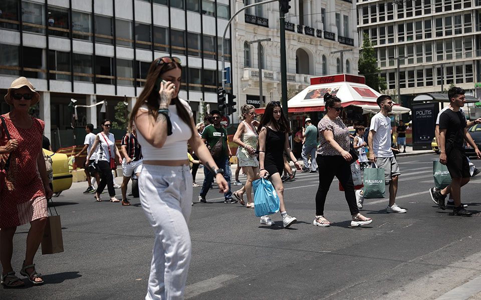 οι-δήμοι-της-αττικής-άνοιξαν-κλιματιζ-561923257