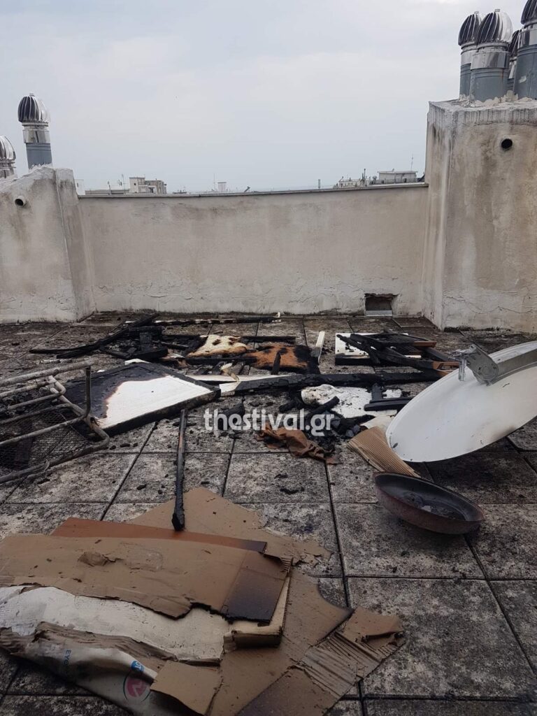 Θεσσαλονίκη: Πολυκατοικία χτυπήθηκε από κεραυνό και άρπαξε φωτιά (εικόνες)-1