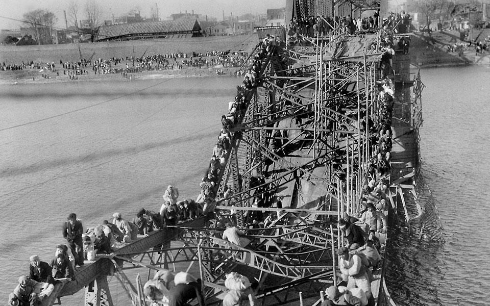 Τα κλικ των πολέμων – Από την Ίβο Τζίμα του 1945 στην Μαριούπολη του 2022-2