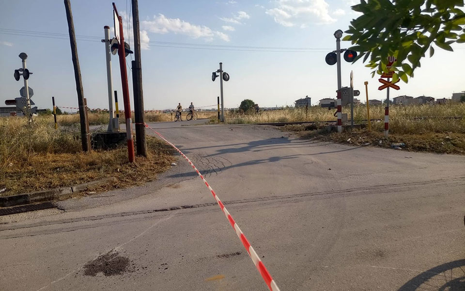 Λάρισα: Τρένο συγκρούστηκε με αυτοκίνητο – Ένας νεκρός-1