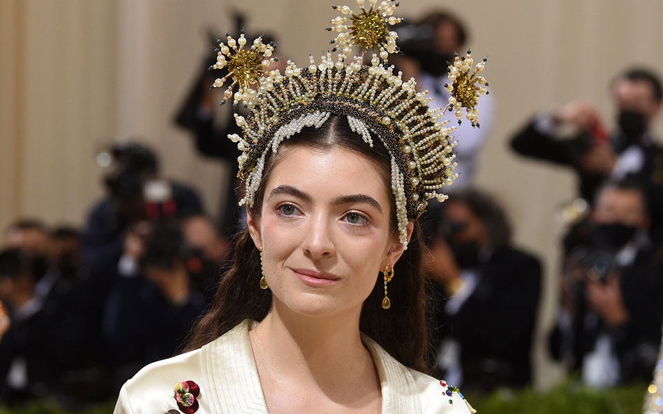 lorde-δείτε-το-νέο-βίντεο-για-το-τραγούδι-the-pa-561922177