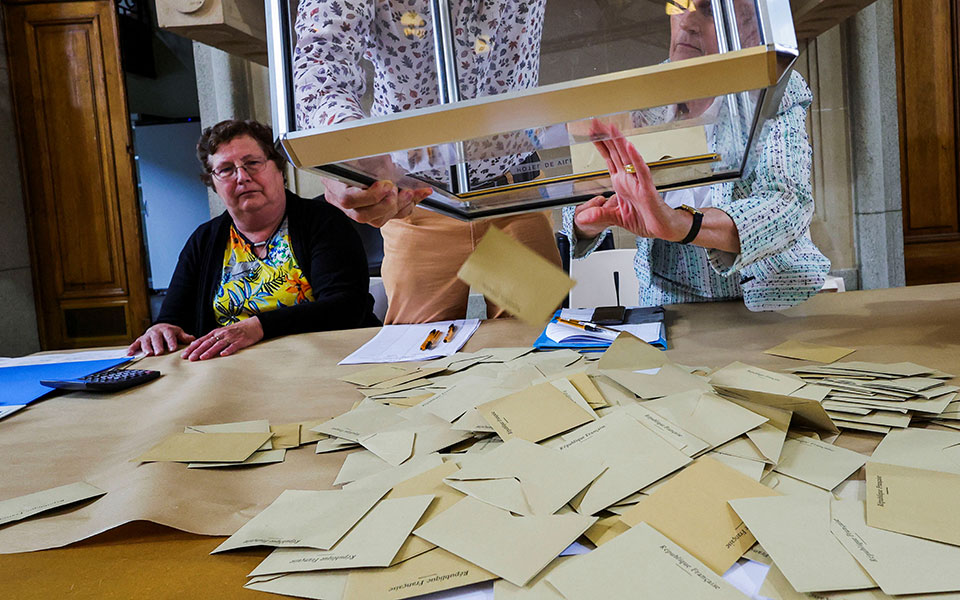 γαλλία-επτά-στους-10-χαίρονται-που-ο-μακ-561922153