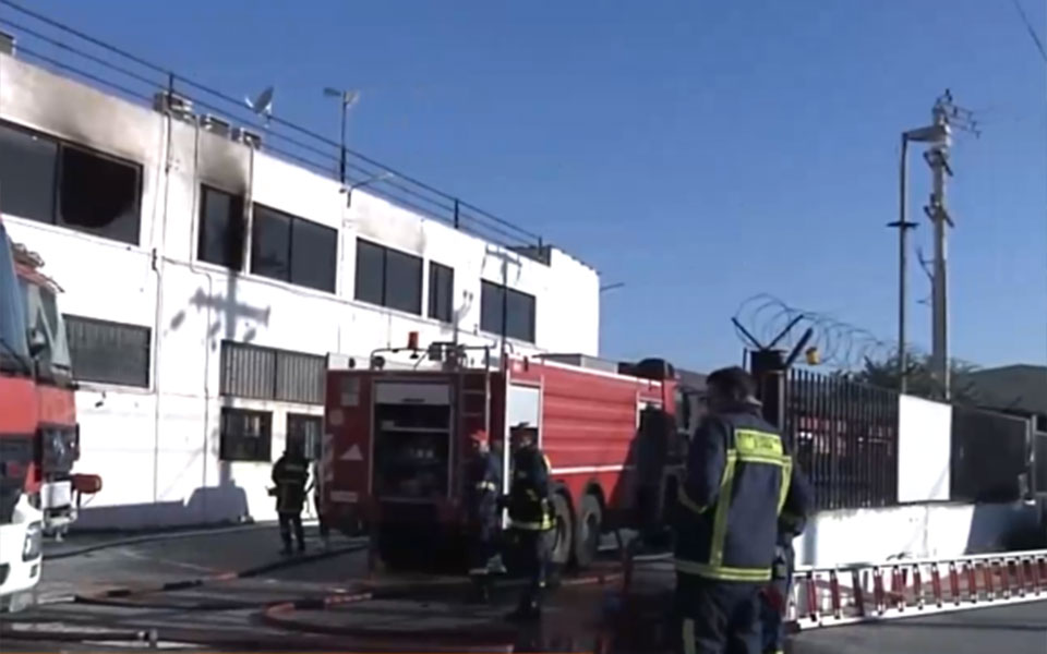 υπό-έλεγχο-η-πυρκαγιά-σε-βιομηχανικό-χ-561917545