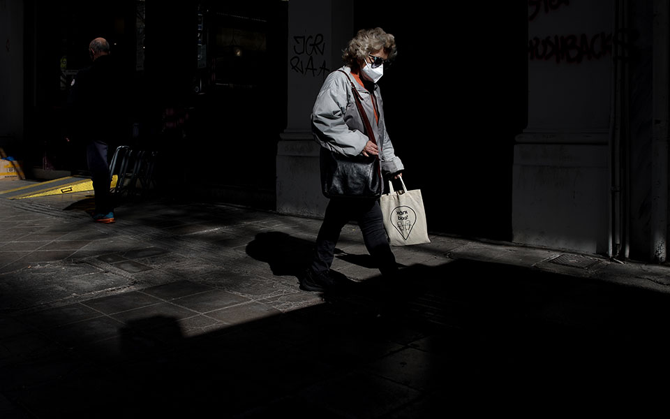 Κορωνοϊός: Το «καλοκαιρινό κύμα» και η ανησυχία για την ανοσία-2