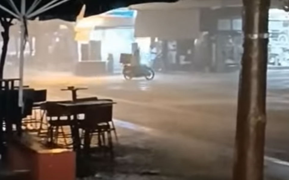 σέρρες-viral-το-βίντεο-με-μεταφορέα-που-αψη-561929098