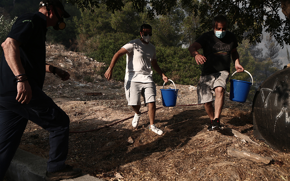 φωτιά-στη-βούλα-εκκένωση-γηροκομείου-561895462