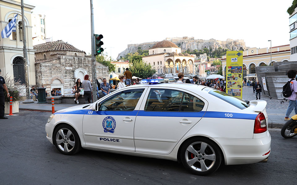 παγκράτι-νεαρός-σε-κατάσταση-αμόκ-απε-561896290