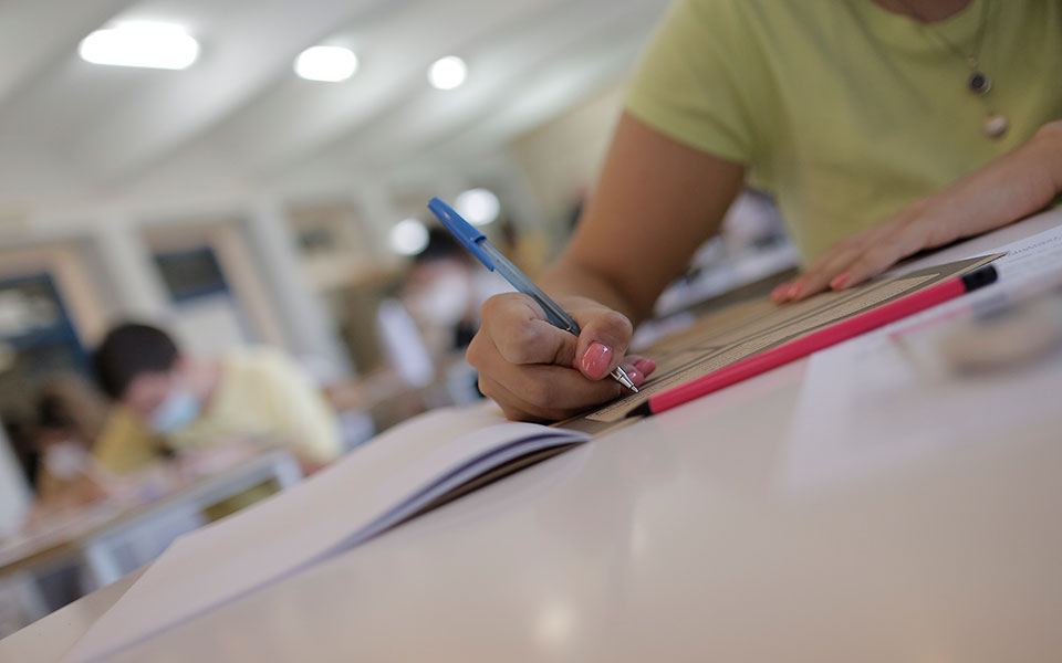 πανελλαδικές-2022-απαντήσεις-και-σχολια-561900235