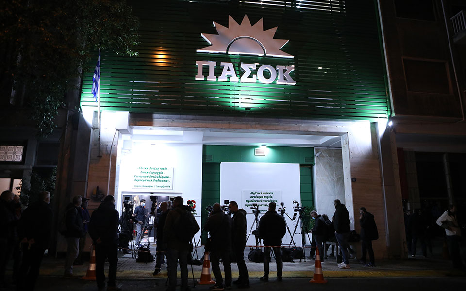 πυρά-πασοκ-κατά-της-κυβέρνησης-αμετα-561912658