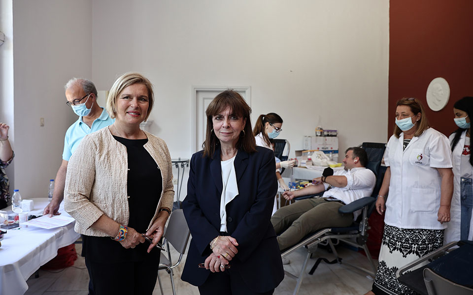 σακελλαροπούλου-η-προσφορά-αίματος-ε-561908512