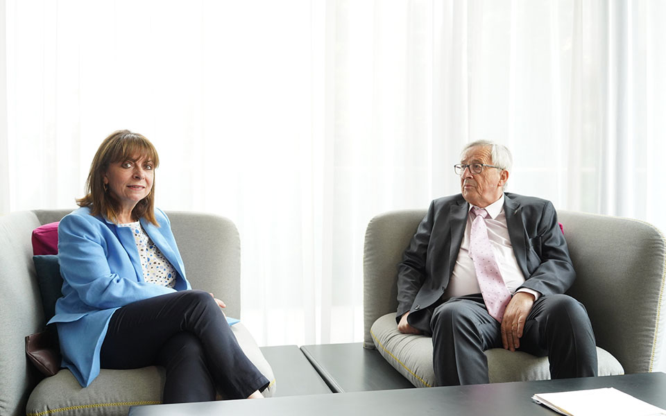 Συνάντηση Σακελλαροπούλου – Ζαν Κλοντ Γιούνκερ στο Λουξεμβούργο-1