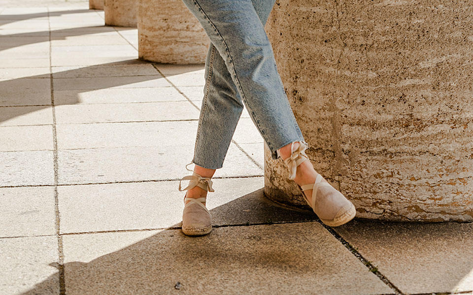 με-κορδέλες-φλατ-ή-πλατφόρμα-οι-εσπαντ-561895240