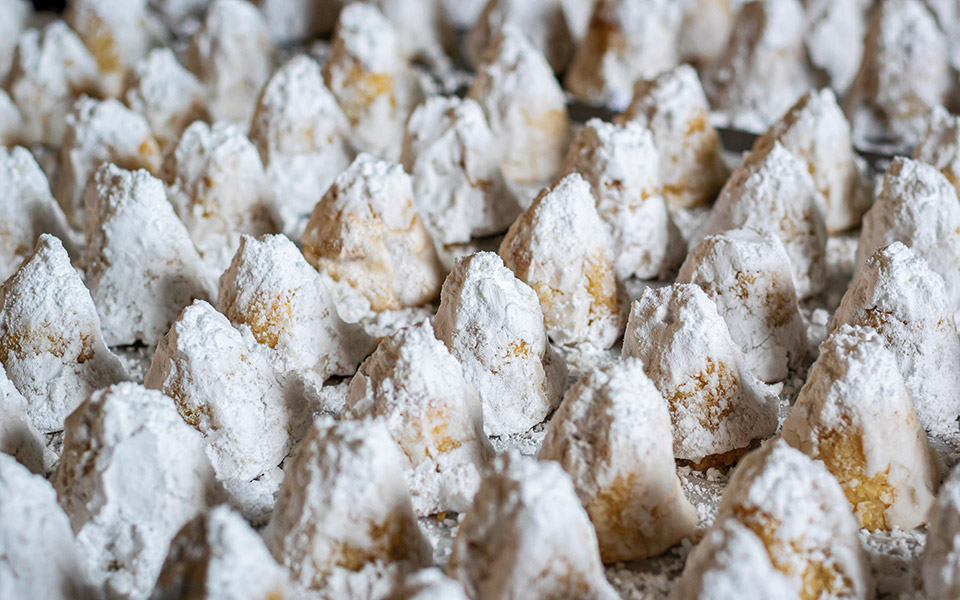 γιατί-δεν-βρίσκουμε-αμυγδαλωτά-στην-α-561925219