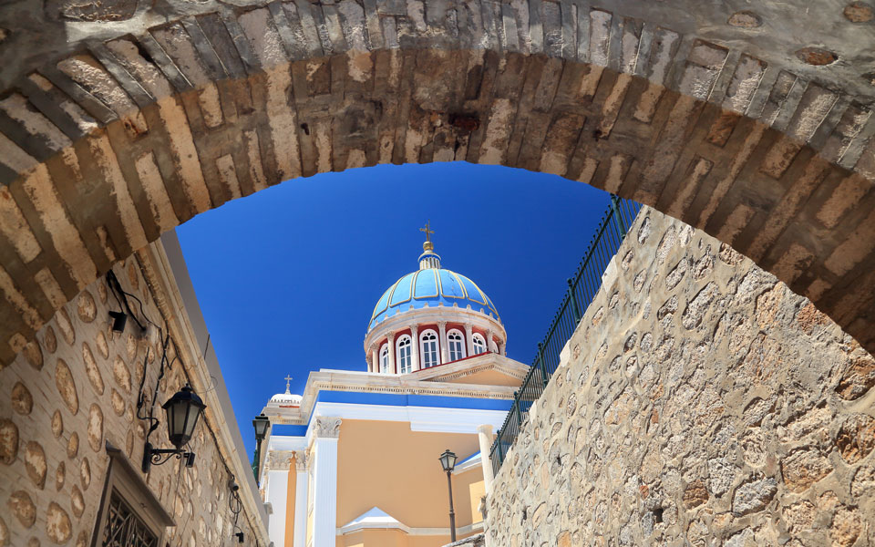 η-σύρος-είναι-γεμάτη-αντιθέσεις-η-εφ-561898531