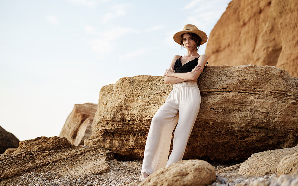 7-relaxed-παντελόνια-που-θα-αντικαταστήσουν-τ-561906760