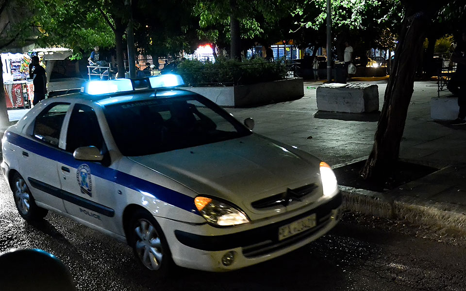 χειροπέδες-σε-40χρονη-κινέζα-που-αναζητ-561911851