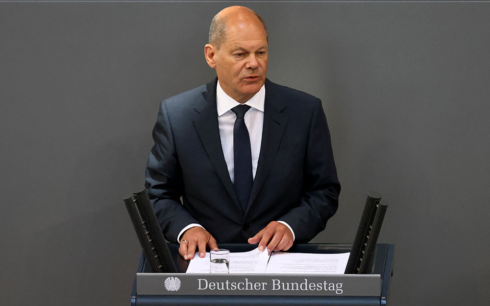 σολτς-αδιανόητη-μια-εταιρική-σχέση-με-561922339