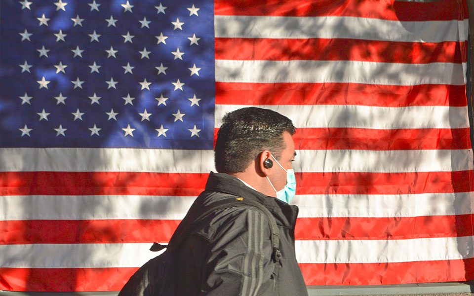 Κορωνοϊός: Αυξάνονται τα κρούσματα, όχι οι θάνατοι – Τα μαθήματα των ΗΠΑ από το νέο πανδημικό κύμα-1